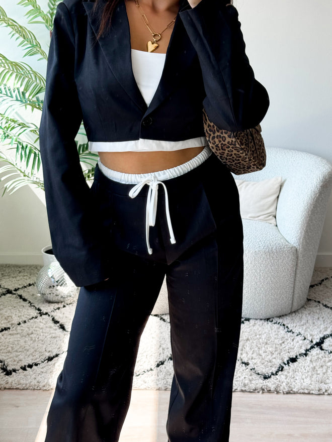 Amber cropped blazer black