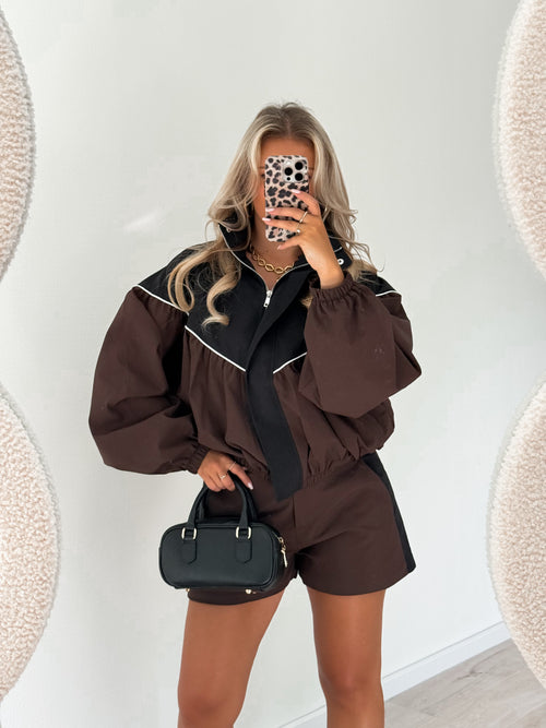 Evie short brown
