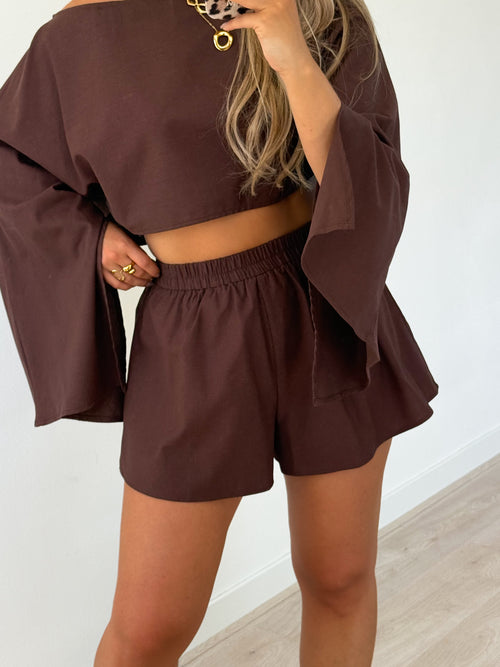 Kelly short brown