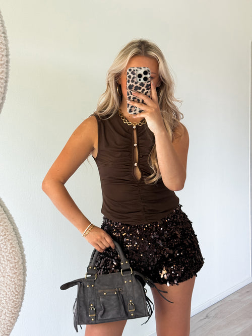 Merel short brown