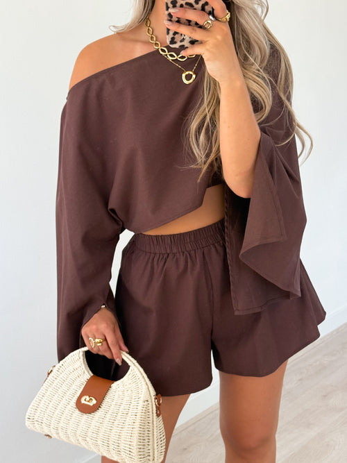 Kelly short brown
